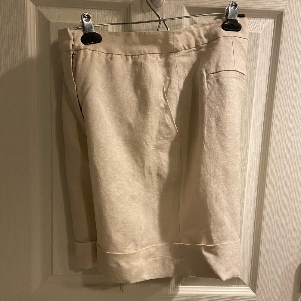Context by Lord and Taylor Women's Beige Linen Rayon Bermudas w cuff sz 4 NWT